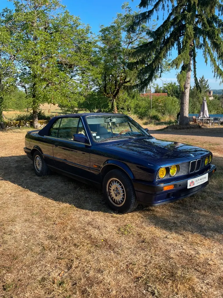 BMW E30 318i Cabriolet Bleu