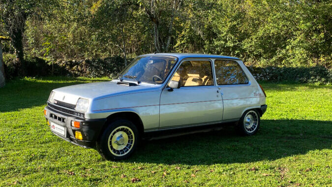Renault 5 Alpine Turbo de côté